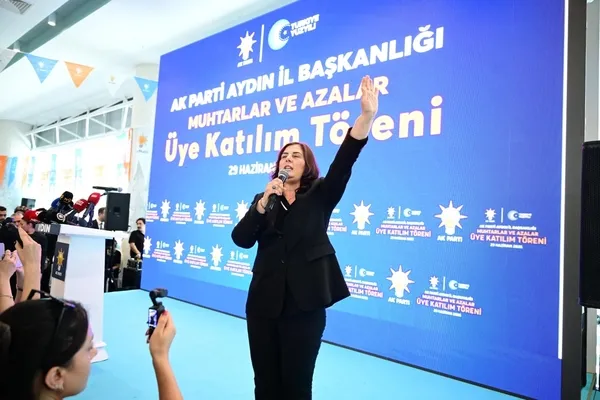 aydinda-ak-partiye-buyuk-katilim-391-muhtar-ve-619-aza-rozet-takti-1782750557222.jpg