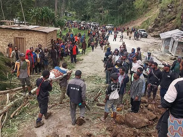 Papua Yeni Gine’de felaket can aldı