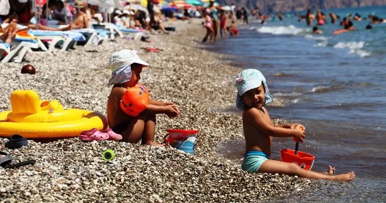 Antalya’da yaz devam ediyor