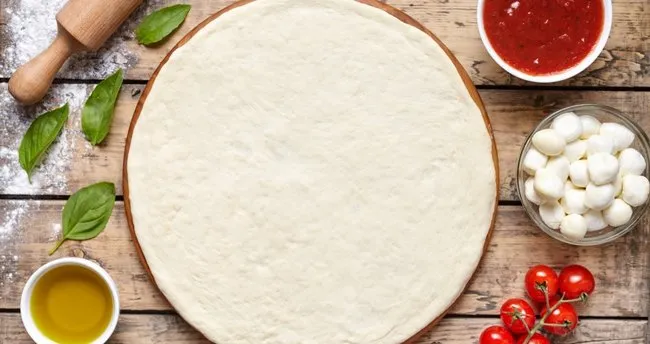 Evde Kolay ve Yumuşak Pizza Hamuru Tarifi Evde çıtır çıtır mayalı