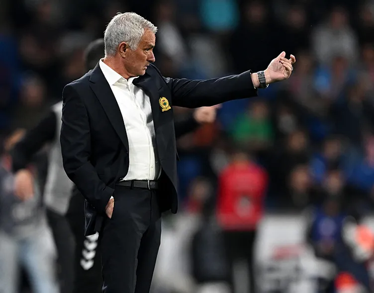 Fenerbahçe’de değişim vakti! Jose Mourinho’nun işaret ettiği 2 yıldız...