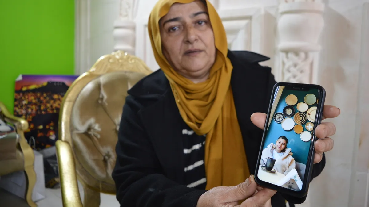 Mardin’de 1 haftadır aranıyor: 17 yaşındaki Melek'ten iz yok! 'Perişanım' Mardin’de 1 haftadır aranıyor: 17 yaşındaki Melek'ten iz yok! 'Perişanım'