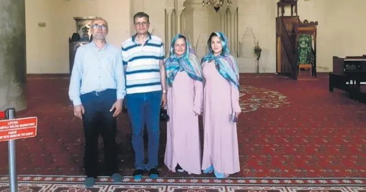 Şehit polisin imam babasından turistlere en anlamlı hediye