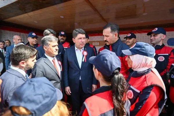 isyurtlari-urun-ve-el-sanatlari-fuari-adalet-bakaninin-katilimiyla-acildi-1720973027491.jpeg