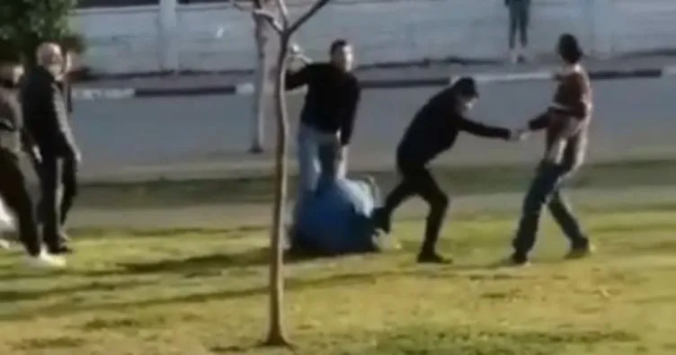 Antalya'da parkta tekmeli sopalı kavga