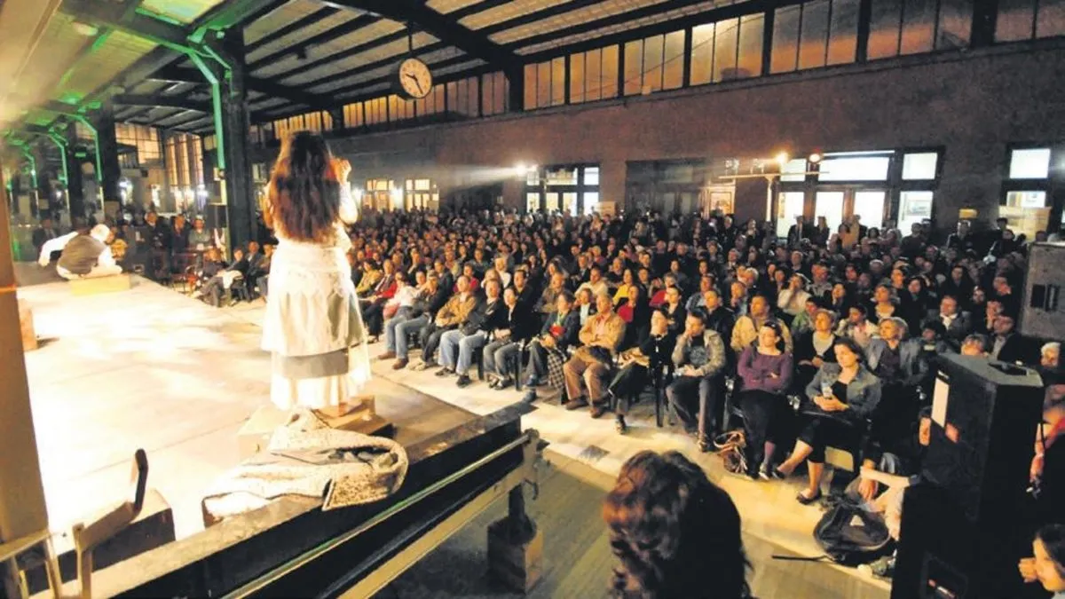 Tiyatro perdesi vagonlarda açılacak