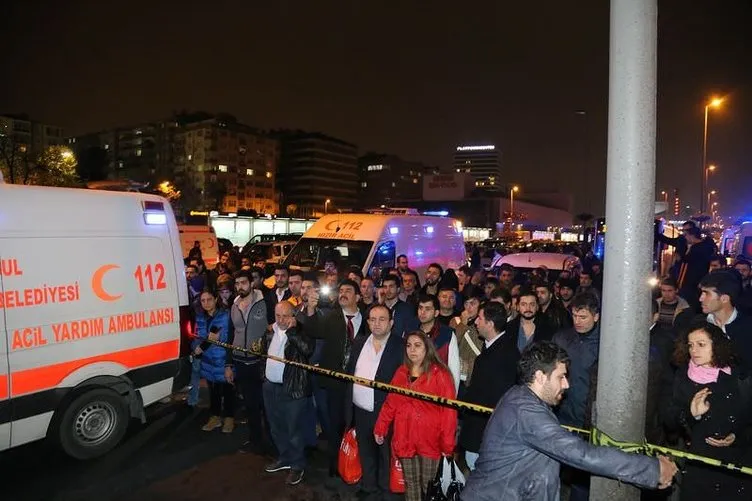 Zeytinburnu’nda minibüs metrobüsle çarpıştı
