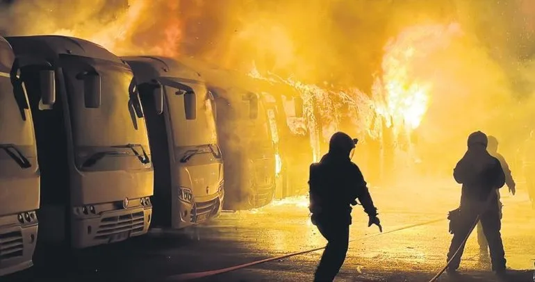 Serviste yangın: 15 araç kül oldu