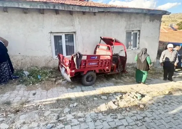 yozgatta-elektrikli-motosiklet-duvara-carpti-6-yarali-1783591833909.jpg