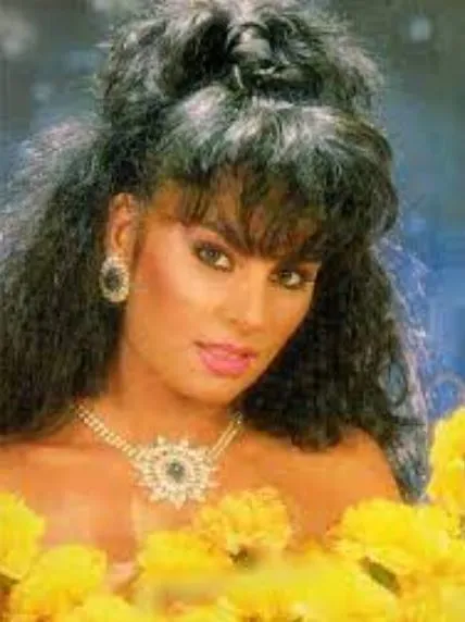 Yeşilçam’ın ünlü oyuncusu Serpil Çakmaklı’nın altın varaklı evi göz kamaştırdı! İşte Serpil Çakmaklı’nın muhteşem evi!