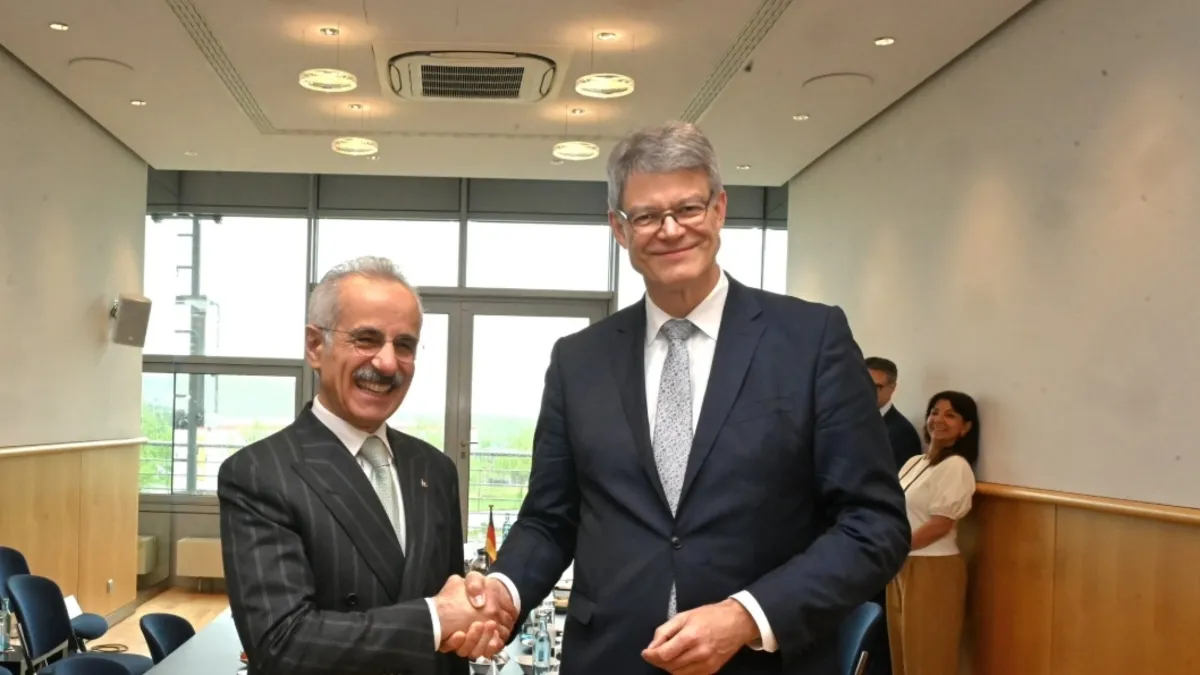Bakan Uraloğlu, Alman mevkidaşı ile görüştü Bakan Uraloğlu, Alman mevkidaşı ile görüştü