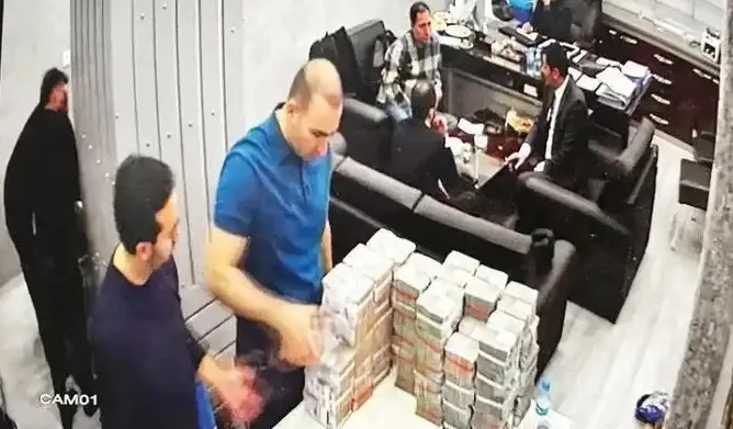 chpde-ihanetin-anatomisi-ekrem-imamoglunun-a-takimindan-itirafci-olmayan-kalmadi-1760671850837.jpg CHP'de ihanetin anatomisi!
