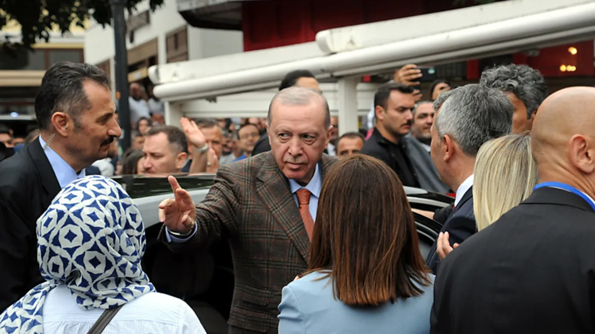 Başkan Erdoğan, bir kafede vatandaşlarla sohbet etti Başkan Erdoğan, bir kafede vatandaşlarla sohbet etti