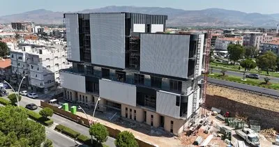Doğa dostu kütüphaneler… “Ağaç kesmek yerine projeyi değiştirdik” #izmir