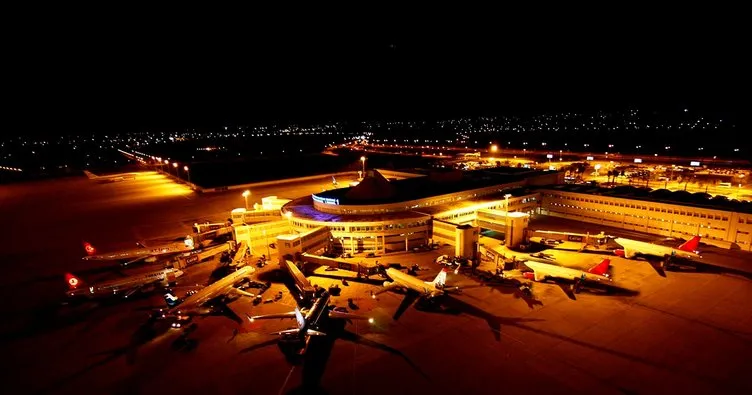 Sabiha Gökçen-Riyad seferini yapan uçak Antalya’ya acil iniş yaptı