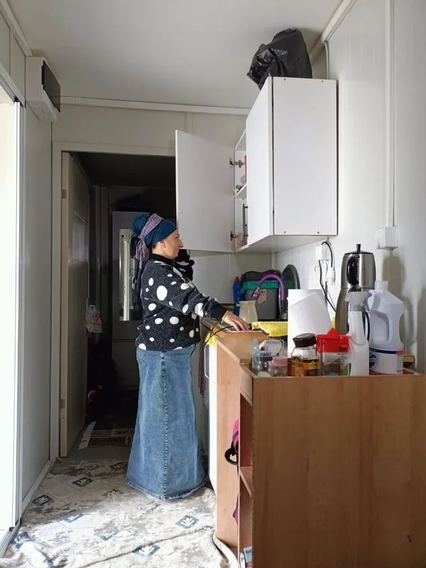 ermenistandan-gelin-geldigi-adiyamanda-depreme-yakalandi-devletimizin-bize-yaptigi-yardimlari-iyilikleri-asla-1738660532365.jpg
