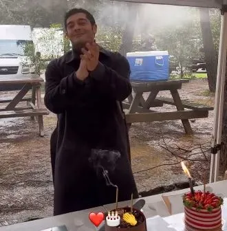 Burak Deniz 34. yaşına bakın nasıl girdi! Set arkadaşlarından unutulmaz sürpriz