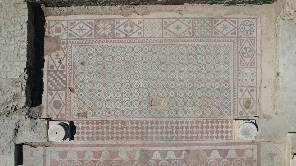 Pompeiopolis'te tarihi keşif: 105 metrekarelik zemin mozaikleri gün yüzüne çıkarıldı haber görseli