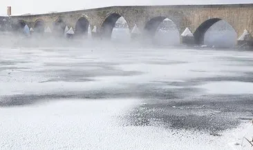 Doğuda kış: Muş Murat Nehri kısmen buz tuttu