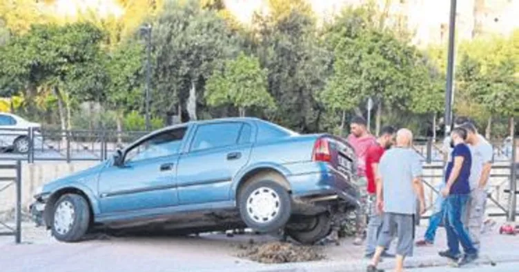 Kanala düşmekten son anda kurtuldu