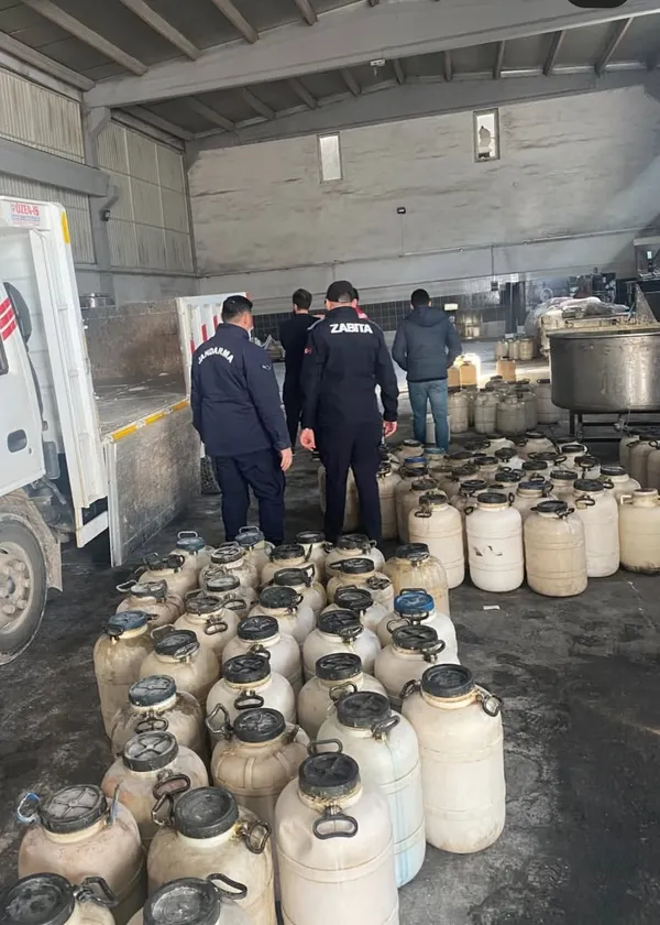 gaziantepte-gida-operasyonu-2-ton-tahin-imha-edildi-1766684210037.jpg