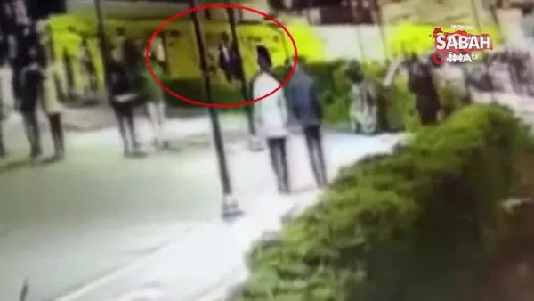 İstanbul’da “banka oturma” cinayeti! Sevgilisinin yanında kalbinden bıçaklandı | Video