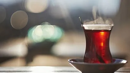 Çayın serüvenini biliyor muydunuz? Bakın sofralarımıza nerelerden geliyormuş...