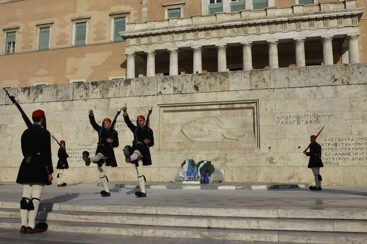 Yunan Bağımsızlık Günü’nde çatışma çıktı