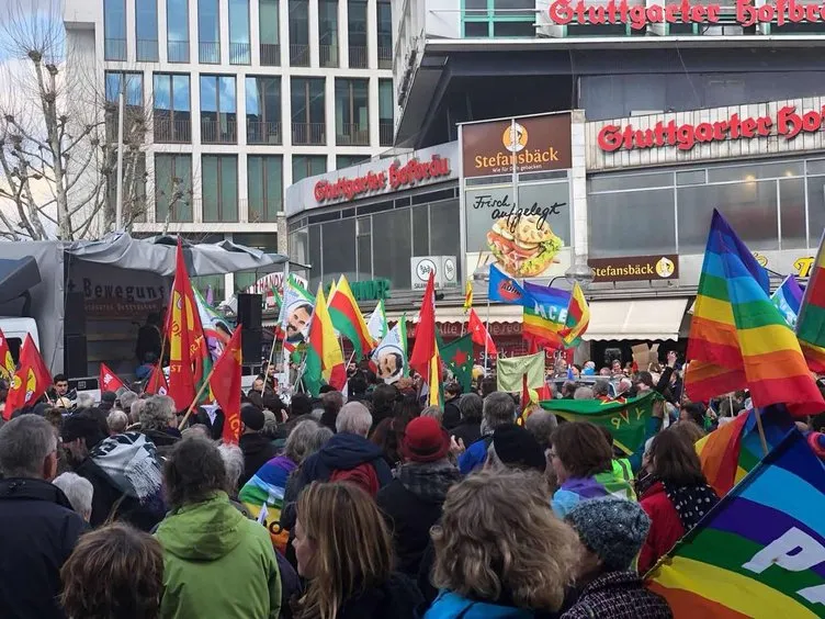 Almanya’daki teröristler GAY bayrağına sığındı