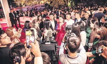 Türk yıldızlar sevgi kuşatmasında