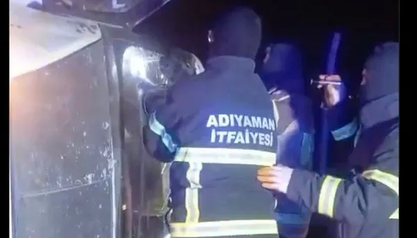 adiyamanda-devrilen-minibusteki-4-kisi-yaralandi-1766328027264.jpg