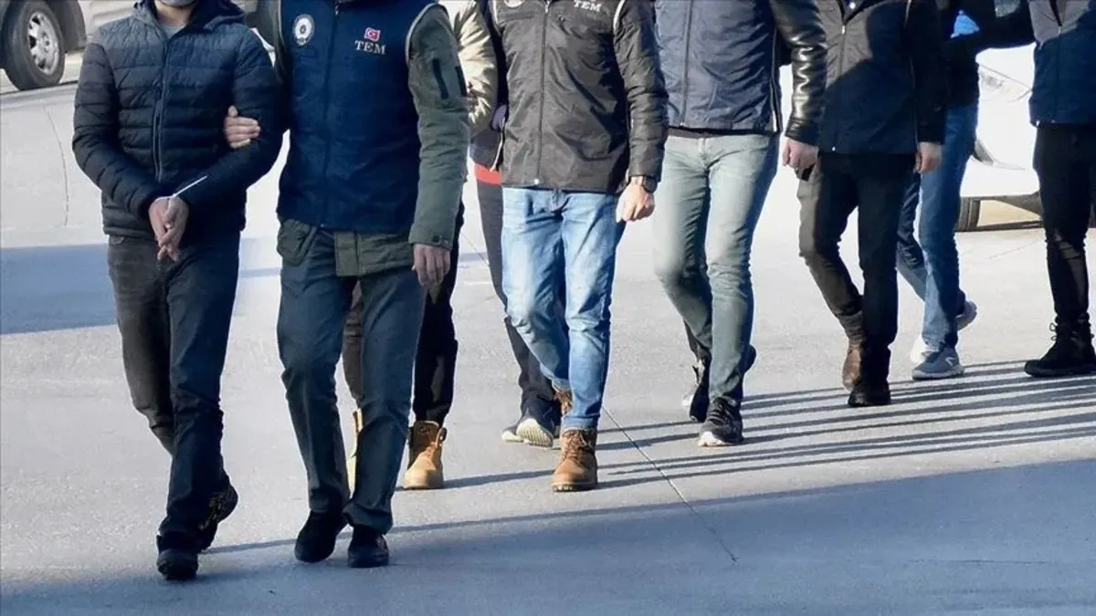 Barış Boyun ve Gündoğmuş suç örgütlerine eş zamanlı operasyon: 14 gözaltı Barış Boyun ve Gündoğmuş suç örgütlerine eş zamanlı operasyon: 14 gözaltı