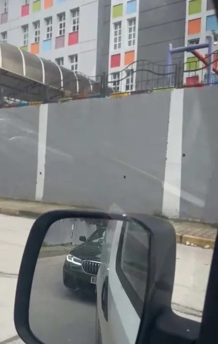 Trafikte kadın maganda dehşeti! Otomobilden inip öyle şeyler yaptı ki: Kamera her şeyi kaydetti!