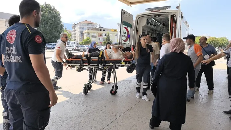 Bursa’da iki ambulans kamyonetle çarpıştı: 7 yaralı var!