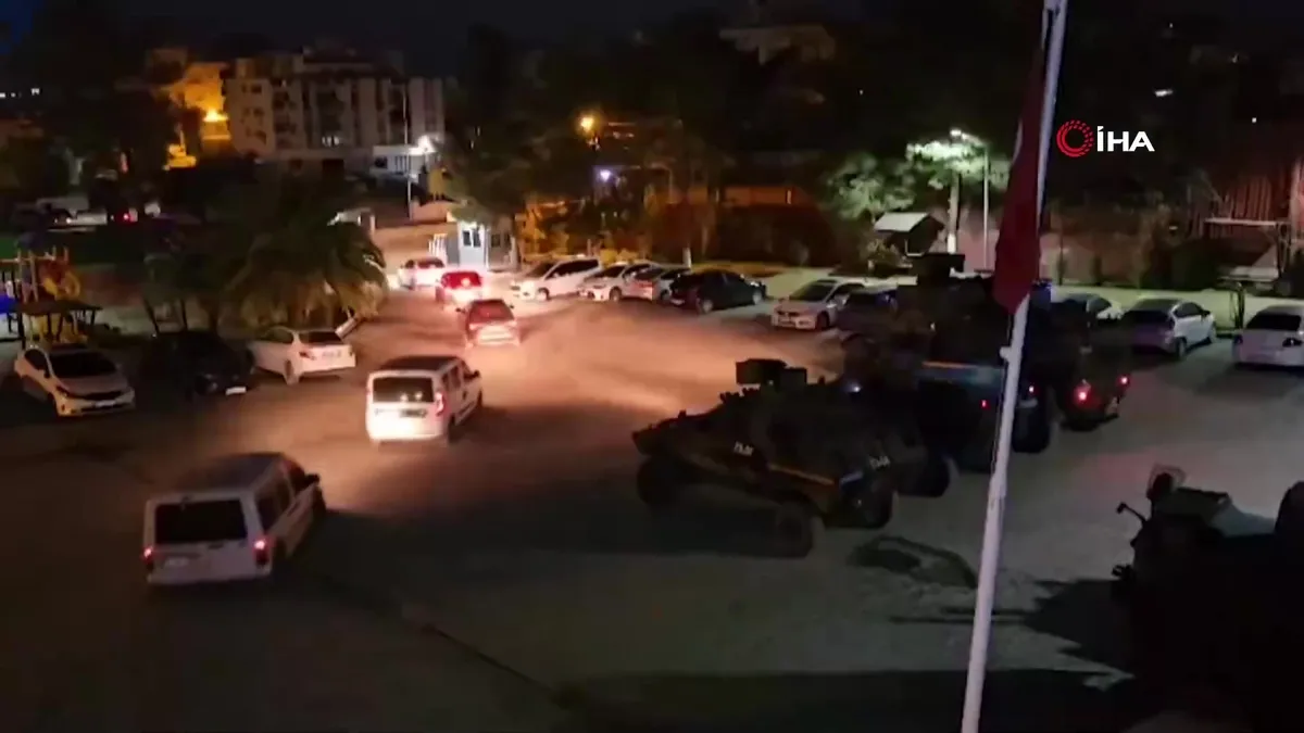 Şırnak’ta zehir trafiğine darbe: 854 gözaltı, 62 tutuklama | Video videosunu izle Şırnak’ta zehir trafiğine darbe: 854 gözaltı, 62 tutuklama | Video videosunu izle