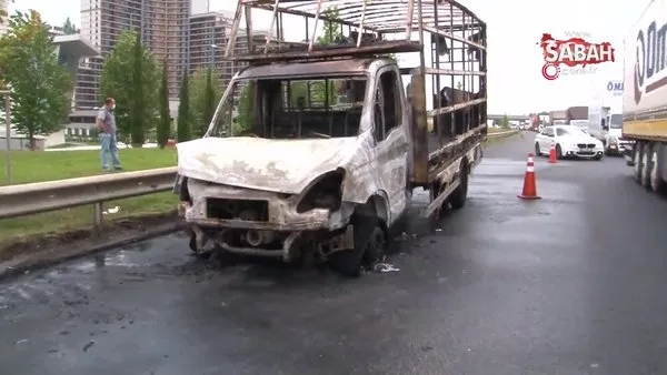 TEM'de seyir halindeki kamyonet alev alev yandı | Video