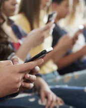 Çocuklar ekran başında kayboluyor! Uzmanlardan kritik uyarı