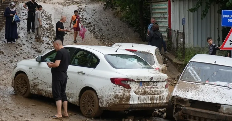 Bursa’da sağanak yağış hayatı felç etti