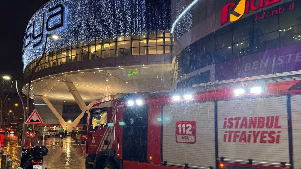 SON DAKİKA | İstanbul'da bir AVM'de korkutan yangın SON DAKİKA | İstanbul'da bir AVM'de korkutan yangın
