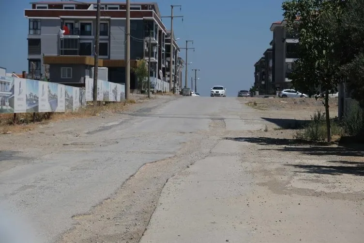 CHP’li belediye vatandaşı isyan ettirdi! Bitmeyen yol sorunu: Başka yerlerde ev arıyoruz