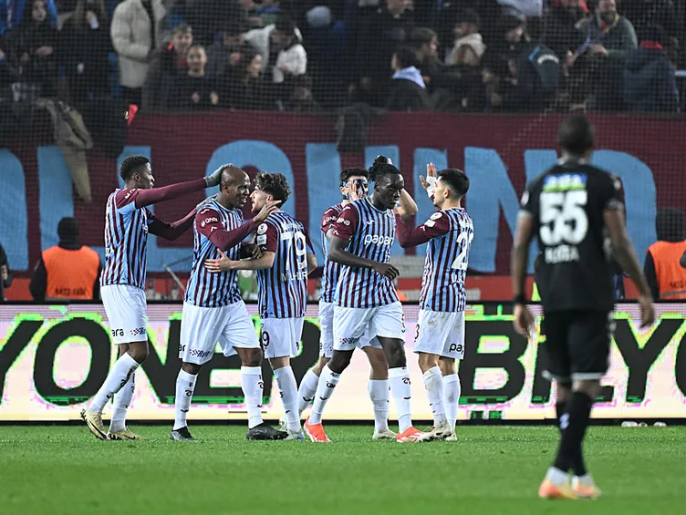 Son dakika haberi: Trabzonspor - Sivasspor maçında gergin anlar! Uğurcan Çakır penaltı kullanmak isteyince...