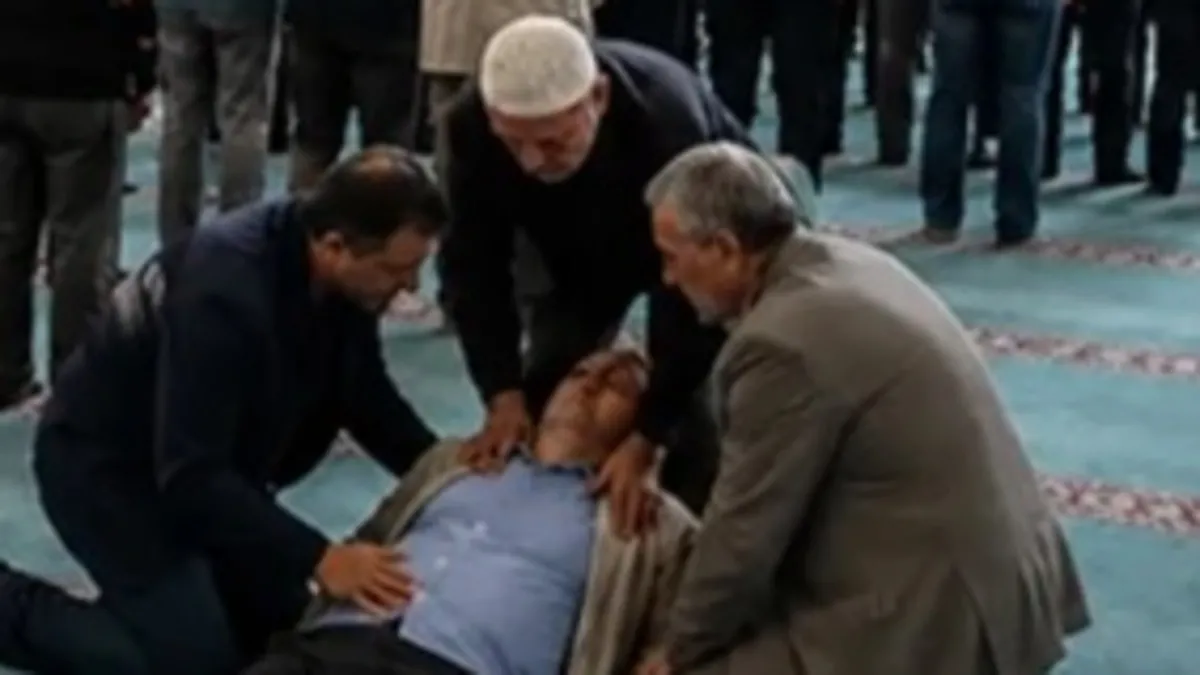 Namazda fenalaştı, hastanede yaşamını yitirdi Namazda fenalaştı, hastanede yaşamını yitirdi