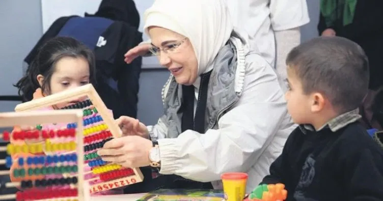 Emine Erdoğan, adının verildiği anaokulu ve çocuk parkını açtı