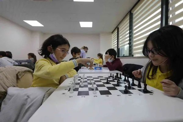 Çayırova’da ödüllü satranç turnuvası