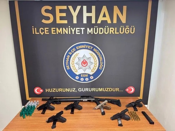 Kumar masası ve silahlar