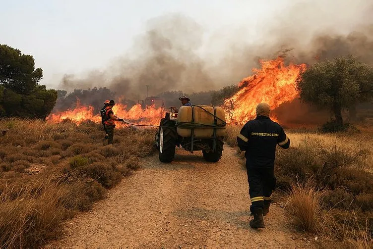 Yunanistan’da yangın kontrolden çıktı: Tahliyeler sürüyor! Daha da kötüleşebilir uyarısı...
