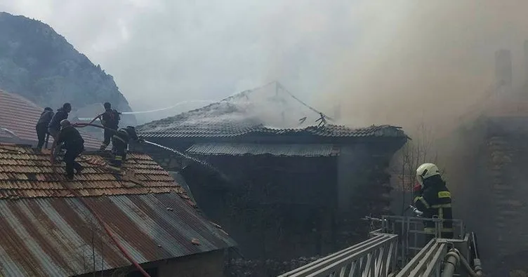 Konya’da ateşle kontrol edilirken patlayan tüp evi kül etti