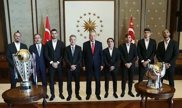 Son dakika Trabzonspor haberleri: Şampiyonlar Külliye’de! Başkan Recep Tayyip Erdoğan’dan Devler Ligi sözleri