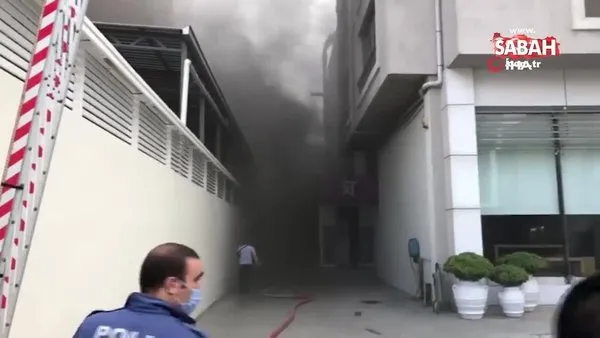 Beylikdüzü'nde bir sanayi sitesinde yangın! İtfaiye ekipleri müdahale ediyor | Video