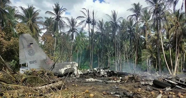 Filipinler’de askeri uçak düştü
